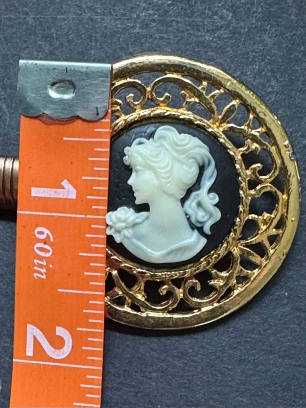 Vintage Cameo Gold Stretch Snake Belt